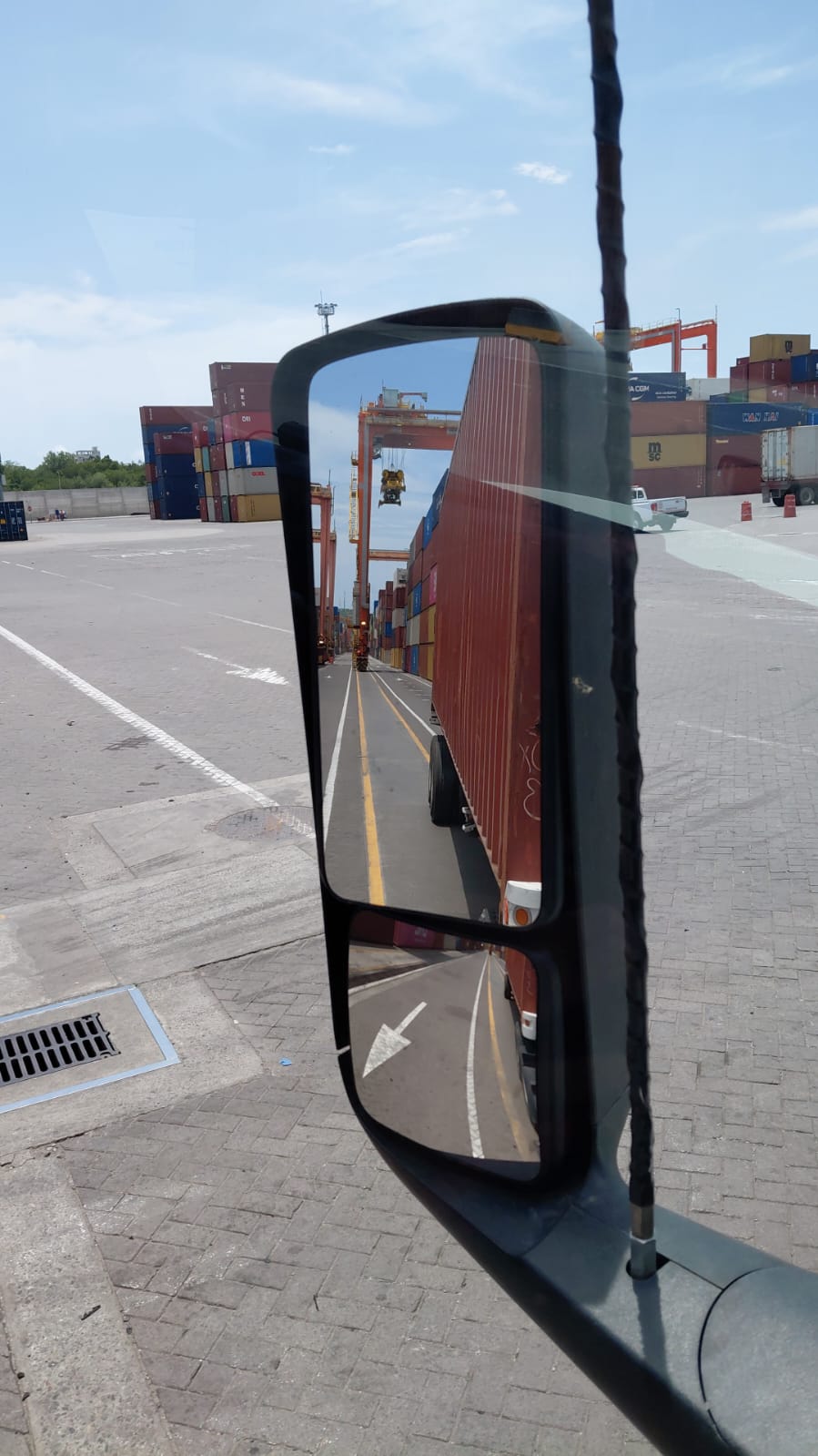 Vista de la terminal de contenedores del puerto de Manzanillo